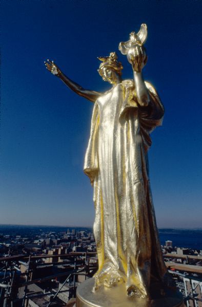 1990 - Wisconsin statue